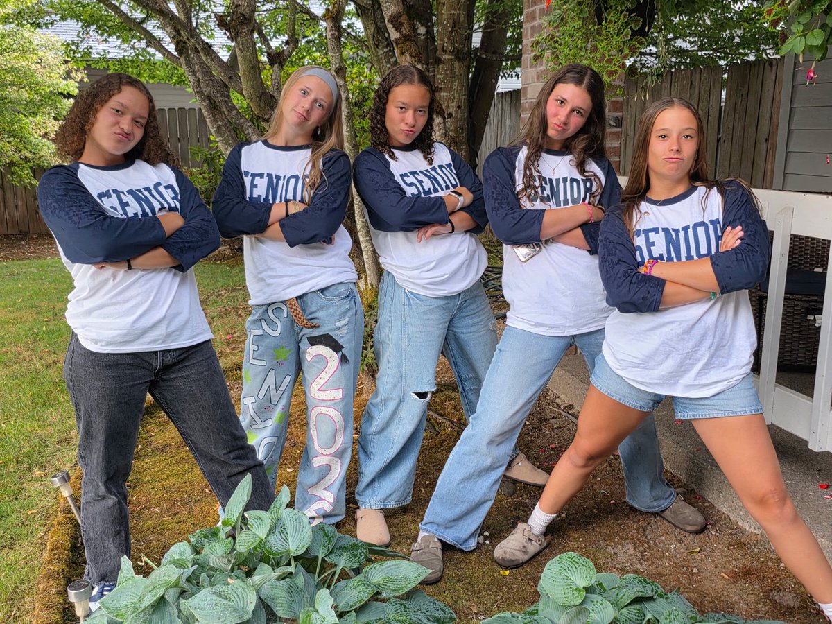 Senior Sunrise!🌪️<a href="/maya_figueroa30/">Maya Figueroa</a> <a href="/Soph_Chambers_9/">Sophia Chambers</a> and Devyn and Dylan