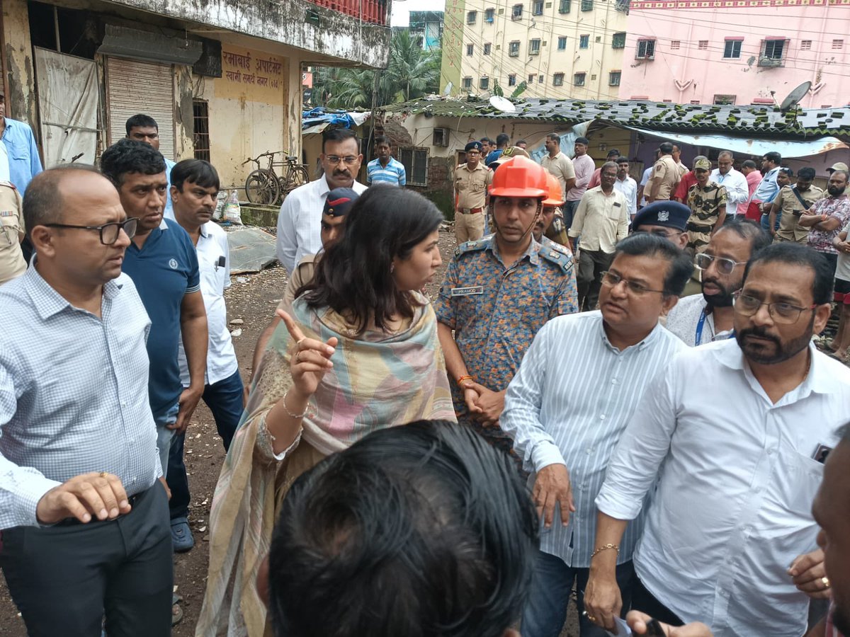 विरारमध्ये  दुर्घटना बचावकार्य युद्धपातळीवर सुरू,
नारंगी येथील रमाबाई अपार्टमेंटचा भाग कोसळला,
मंगळवार, दि. २६ ऑगस्ट रोजी मध्यरात्री कोसळून  दुर्घटना घडली. घटनास्थळी जिल्हाधिकारी डॉ. इंदु राणी जाखड यांनी पाहणी करून बचाव कार्याचा आढावा घेतला.