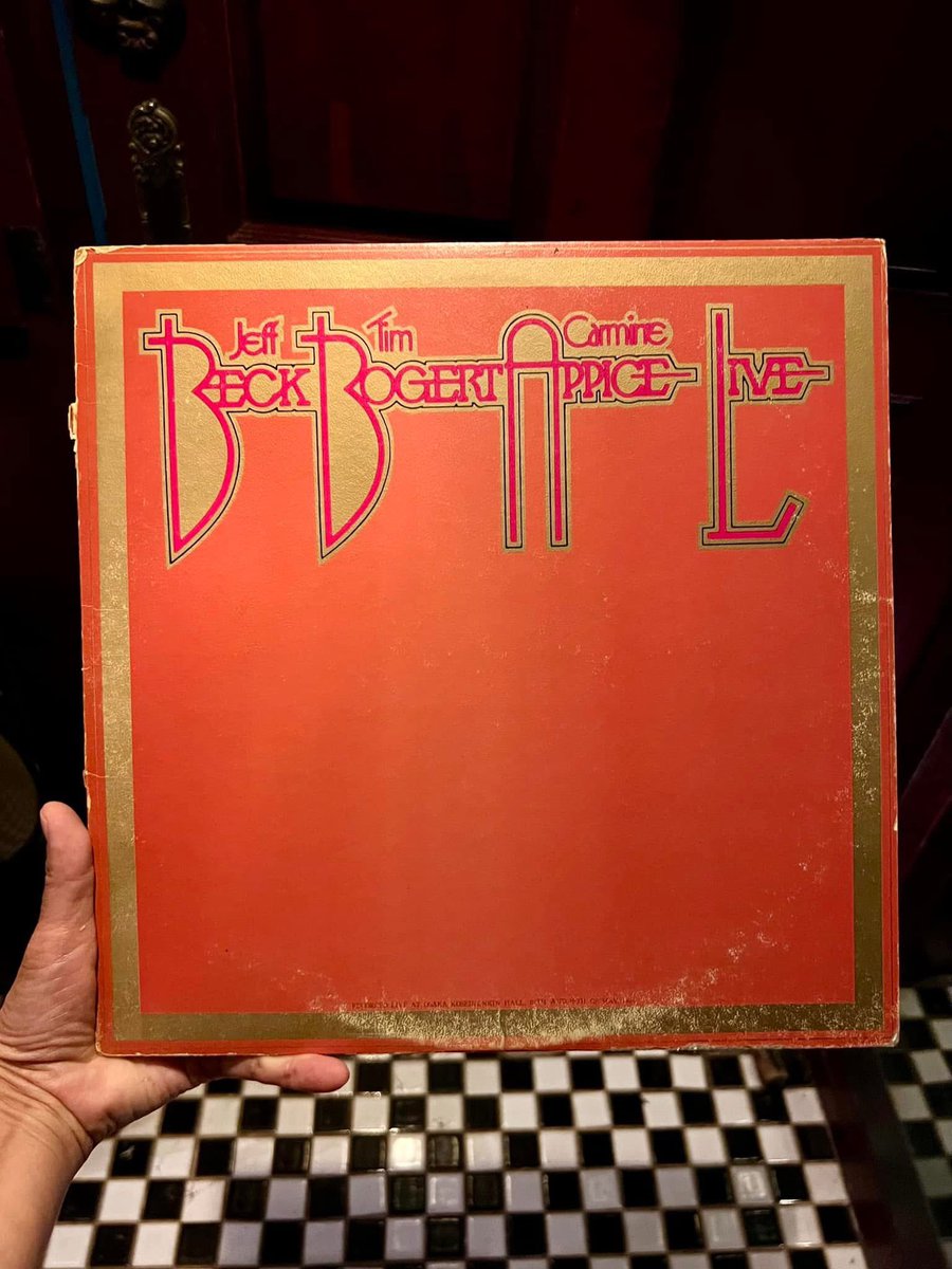 27 Aug 2025
開店してます（2時am閉店　日曜定休）

本日Birthday はTim Bogertなどだそうな‥🎂✨ 

Stevie Ray Vaughan などは命日memorial....⭐️