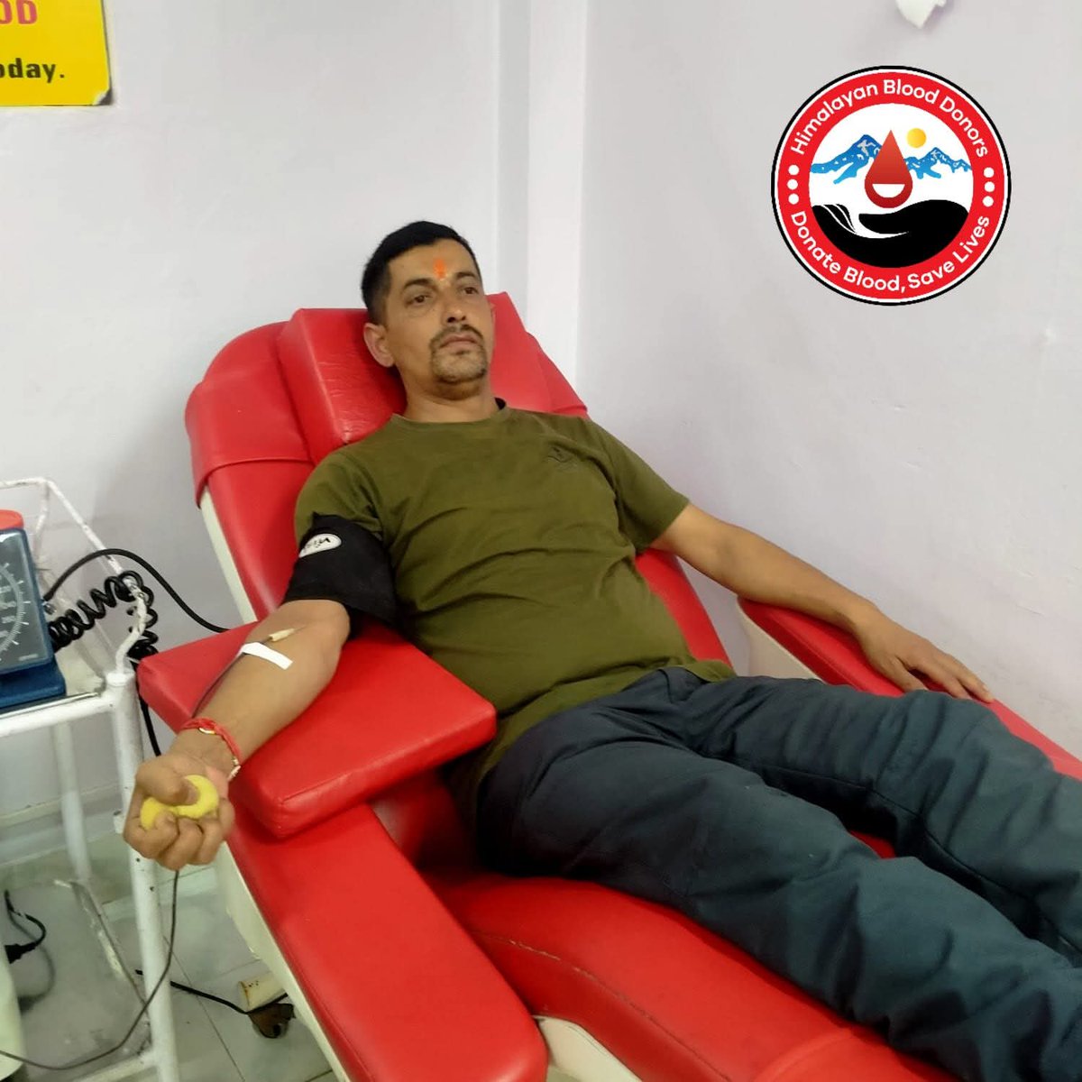 himalayanblood2's tweet image. B–  नेगेटिव भाई  Anurag Jamwal ⭐जी। #IGMC #शिमला में एक एमरजेंसी केस में अपने जीवनकाल का #22वा रक्तदान करते हुए।
🩸🩸🩸
 सिर्फ किताबें पढ़कर डिग्रियां हासिल करना शिक्षित नहीं होता।
मानवता युक्त शिक्षा, नैतिकता और उदारवादी विचार जिस इंसान के अंदर हो असली शिक्षित बही कहलाता है।
