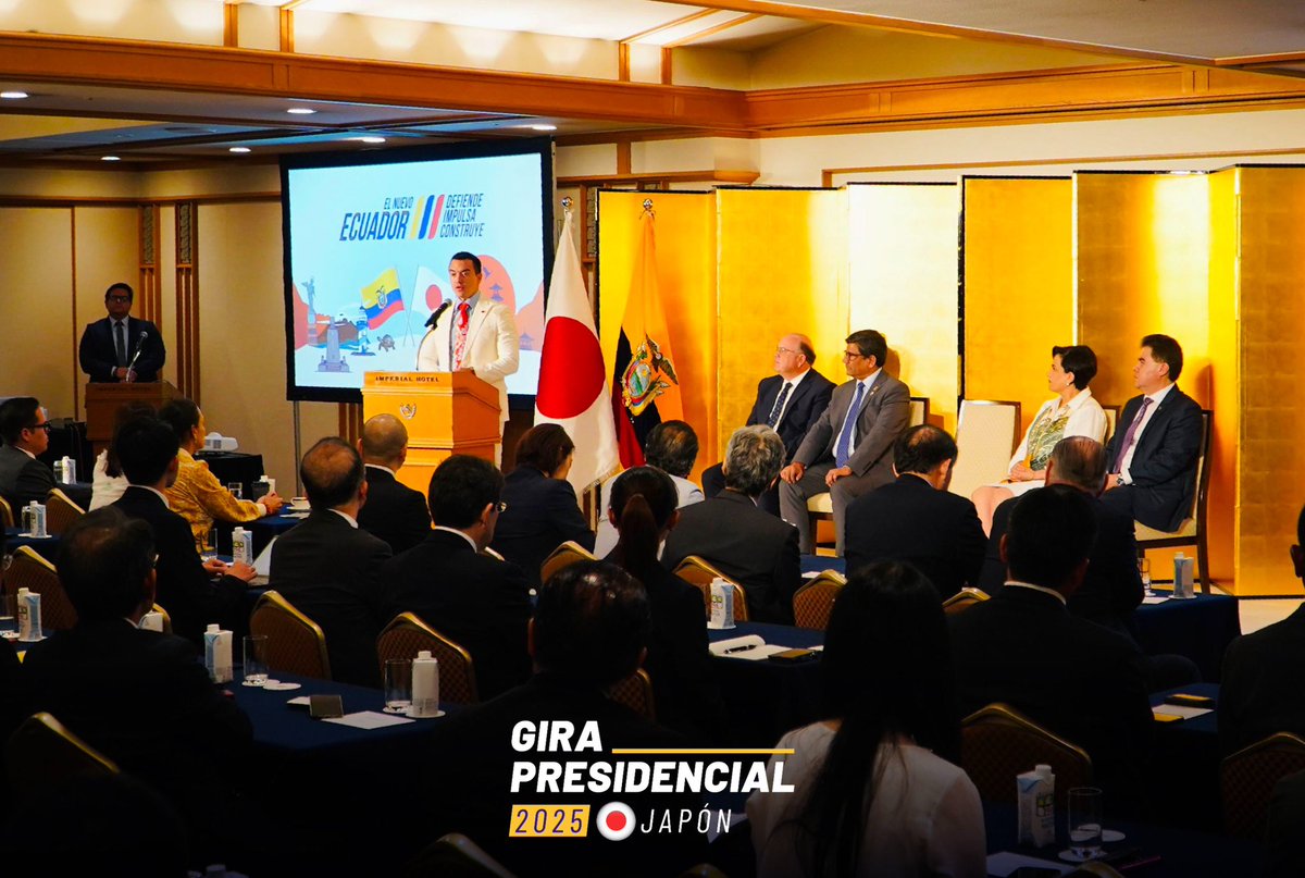 Cancillería del Ecuador 🇪🇨 (@cancilleriaec) on Twitter photo #AgendaJapón 🇯🇵
El Pdte. <a href="/DanielNoboaOk/">Daniel Noboa Azin</a>, junto a la canciller <a href="/gabisommerfeld/">Gabriela Sommerfeld</a>, lideró el Seminario de Promoción de Comercio e Inversiones del Ecuador en Japón.
Este foro constituyó un espacio para potenciar la cooperación y las alianzas estratégicas. #AgendaJapón 🇯🇵
El Pdte. <a href="/DanielNoboaOk/">Daniel Noboa Azin</a>, junto a la canciller <a href="/gabisommerfeld/">Gabriela Sommerfeld</a>, lideró el Seminario de Promoción de Comercio e Inversiones del Ecuador en Japón.
Este foro constituyó un espacio para potenciar la cooperación y las alianzas estratégicas.