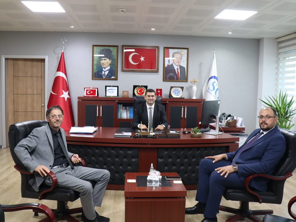 📍 Afyonkarahisar
Belediye Başkanımız Sayın Halil İbrahim Bodur, Belediye Meclis Üyemiz Sayın İmdat Dere ile birlikte Afyonkarahisar SGK İl Müdürü Sayın Süleyman Çelikbaş’ı ziyaret etti.