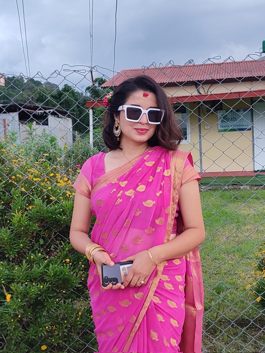 GitaChimoriya's tweet image. तीज सकिए पनि फोटाहरू बाँकी छन् । 😋 #TeejVibes 💗💗