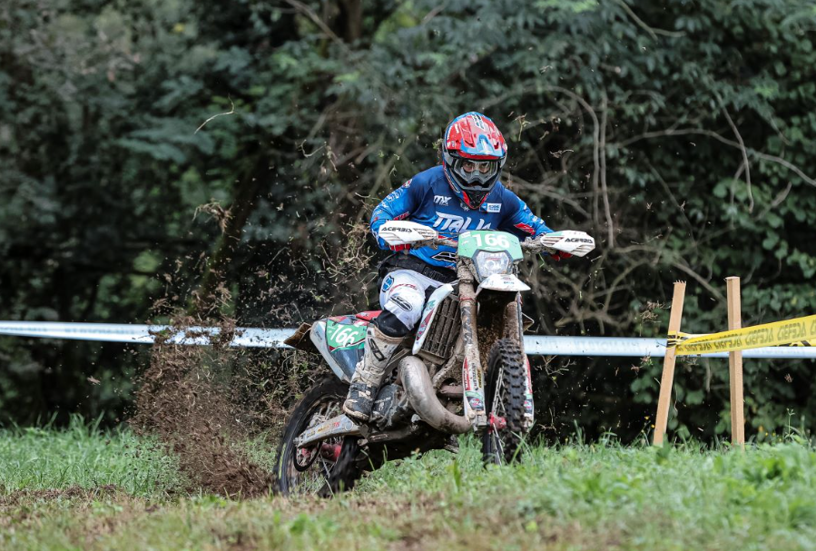 FuelUniverseTV's tweet image. Italia, cada vez más consolidada en el epicentro de los ISDE 2025
LINK ➡️ ||| acortar.link/gMA4WO |||
#FIM #ISDE2025 #SixDays #Italia #Enduro #Bergamo #GatoMotos #FuelUniverse