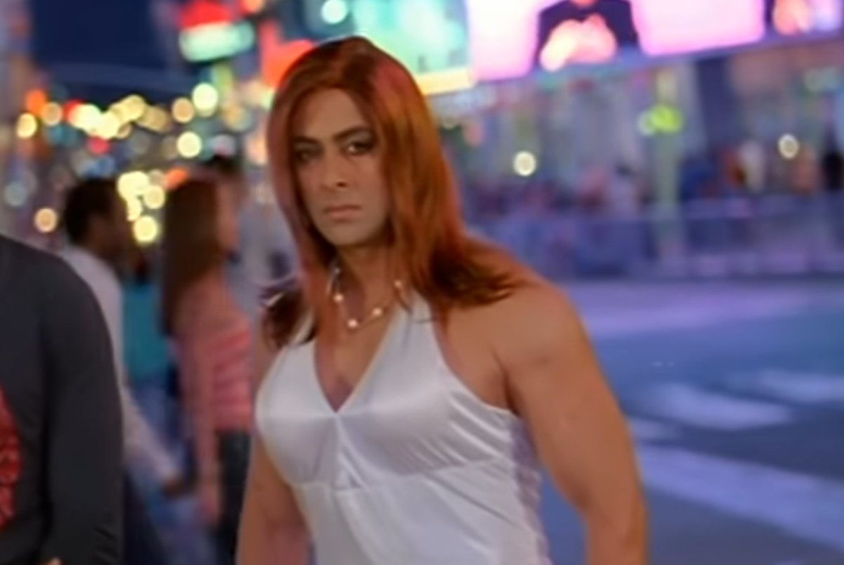 Prince8bx's tweet image. how mrunal thakur sees bipasha basu