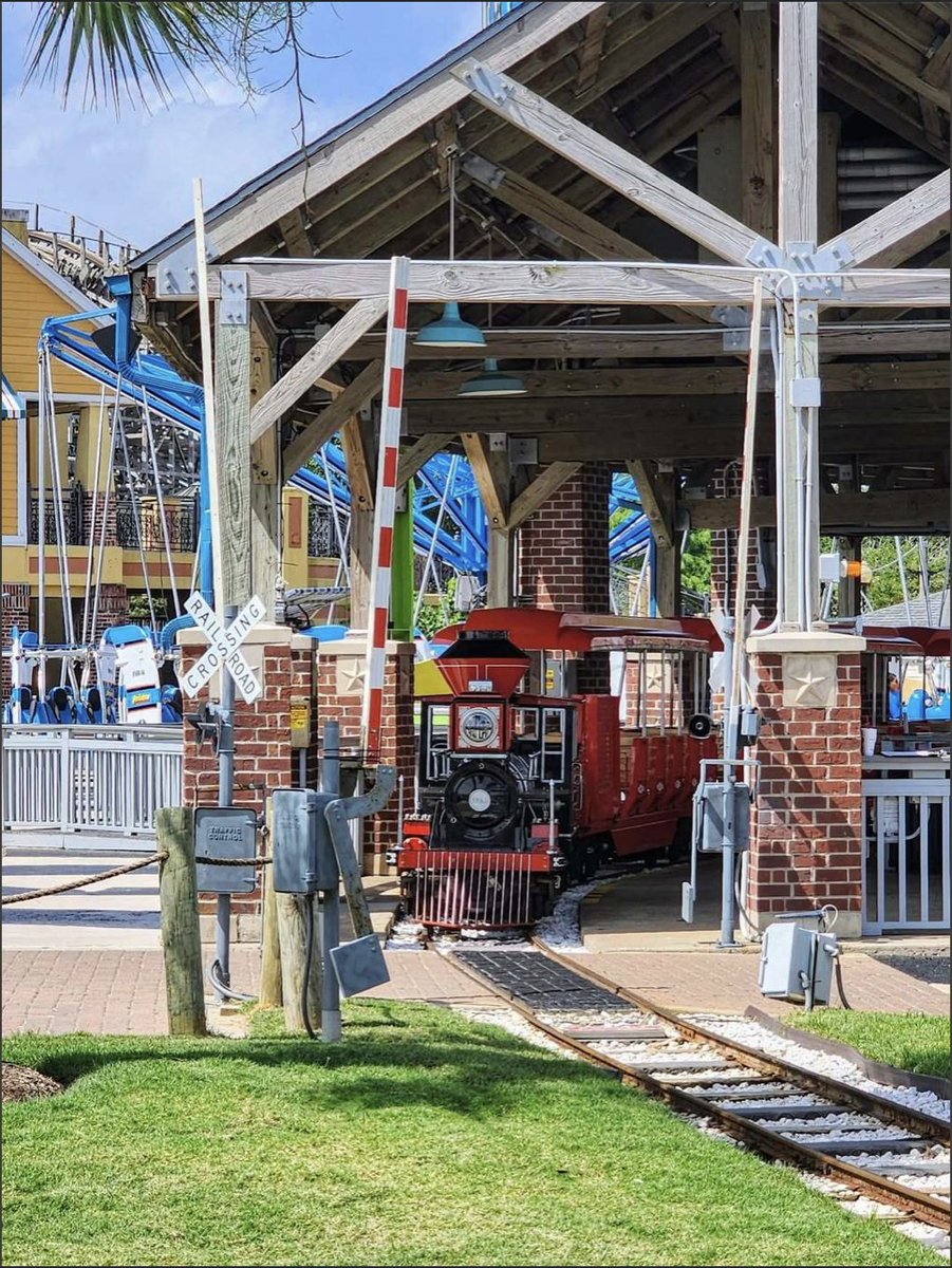 All aboard the CP Huntington Train! 🚂

Embark on your next journey at @Kemahboardwalk
