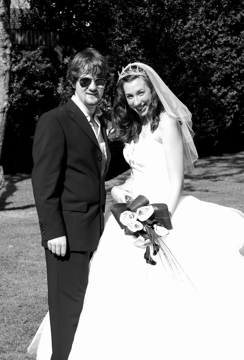 20 years ago these crazy kids got married.
5 stars. No notes. Love you <a href="/petekillingley/">Pete Killingley 🇺🇦</a>