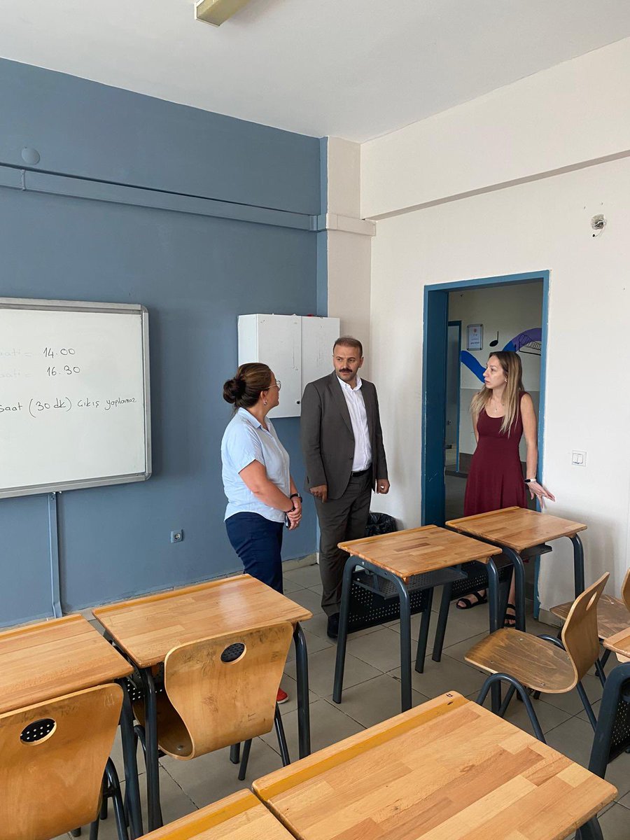 İlçe Millî Eğitim Müdürümüz Özcan Şahin, 2025-2026 eğitim öğretim yılı hazırlık çalışmaları kapsamında İnönü Ortaokulu ve Yunus Emre İmam Hatip Ortaokulu’nu ziyaret etti.<a href="/tcmeb/">Millî Eğitim Bakanlığı</a> <a href="/istanbulilmem/">İstanbul İl Millî Eğitim Müdürlüğü</a>
