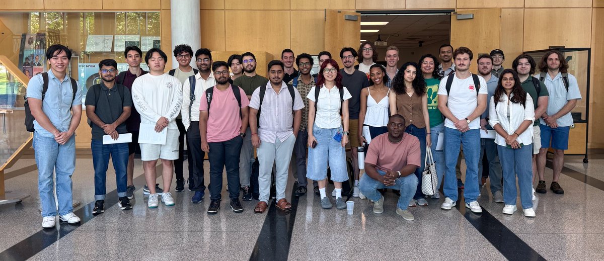 A huge welcome to #UFPhysics incoming graduate student class!