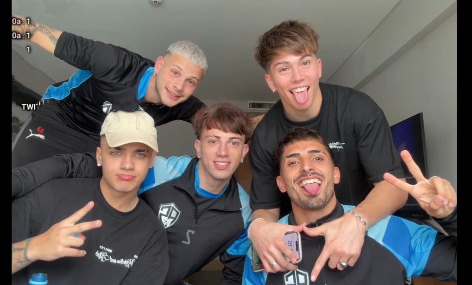 Hoy se va este grupete hermoso que es la 32💚 a representar a la argentina en Malasia, el mayor de los éxitos, a romperla, hacer mucho contenido y sobre todo a disfrutar que se lo merecen <a href="/LucaFigurellii/">Luca</a> <a href="/Teicoo2/">Teicoo</a> <a href="/ignalopez32/">Ignacio.</a> 💚🫶🏻🫶🏻