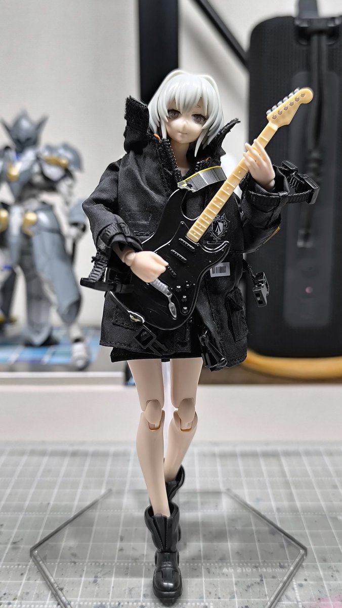 tochi_800's tweet photo. 山田化学で遊んでみる
ある時はスナイパー
ある時はギタリスト https://t.co/AZenulw0da
