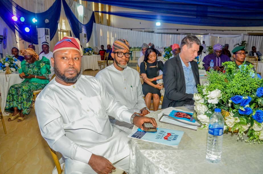 CEAOGUNSTATE's tweet image. Celebrating Olu Okuboyejo at his book launch in Ijebu-Ode - an Ijebu icon, technocrat, strategist, and nation builder whose enduring legacy continues to inspire.