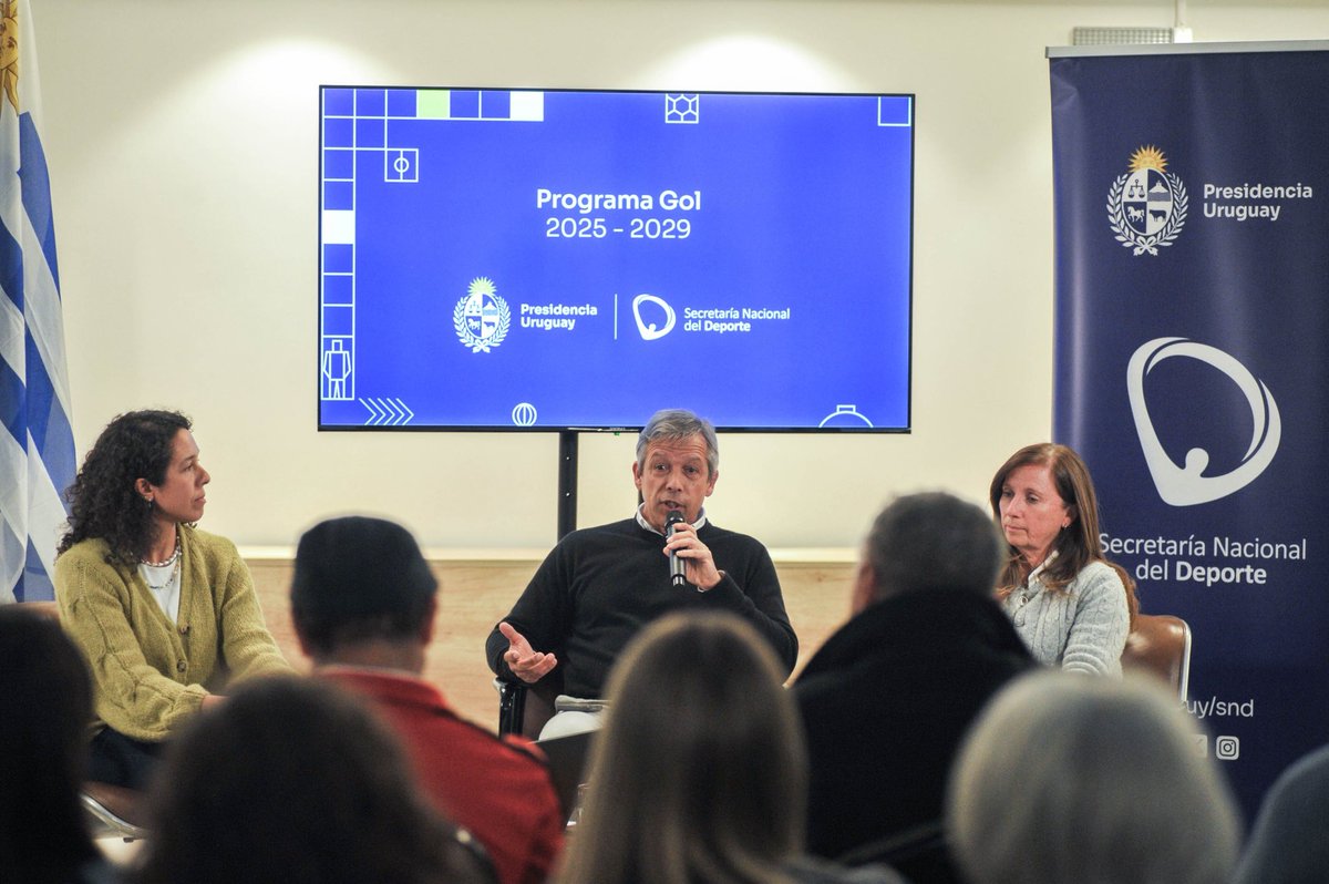 ⚽️ Nuevo modelo de intervención deportiva beneficiará a más de 800 futbolistas juveniles

ℹ️ La iniciativa promueve el bienestar deportivo de las formativas del fútbol femenino, que forman parte del programa Gol, de la <a href="/UyDeporte/">Secretaría Nacional del Deporte</a> 

🔗gub.uy/presidencia/co…