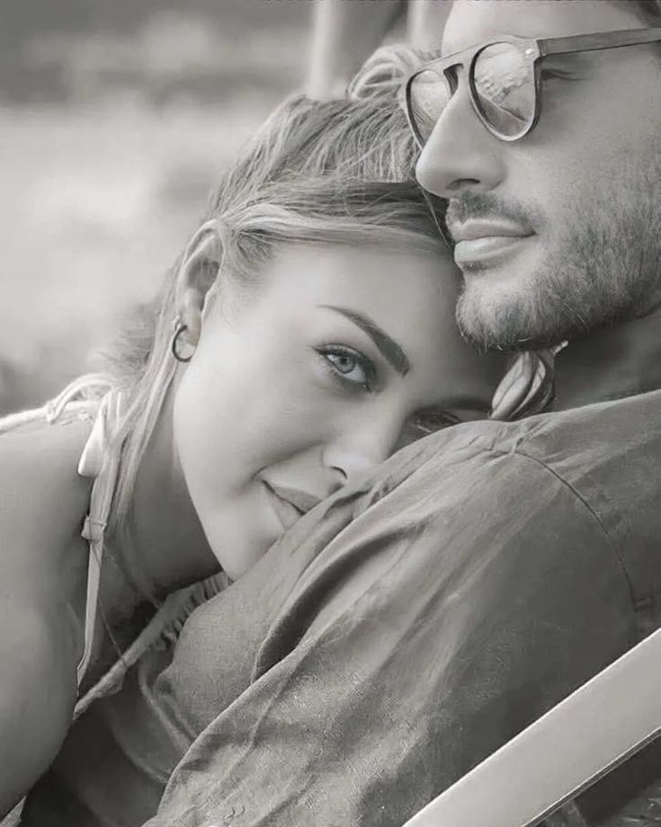 وأما هذا الطريق الذي يسير بي
فخطوط قلبي له مستقيمة جداً 
جميعها تتجه اليك ،
                   إليك فقط ..

#الخُلــــــُــــــــود