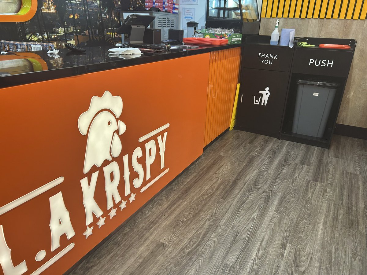 Troy_Shift4Dine's tweet photo. Welcome LA Krispy 🇬🇧 in Bradford to the @Shift4 family! They have upgraded to the @SkyTabPOS to streamline service and take their payments game to the next level🚀 https://t.co/CbbHJcqYzQ