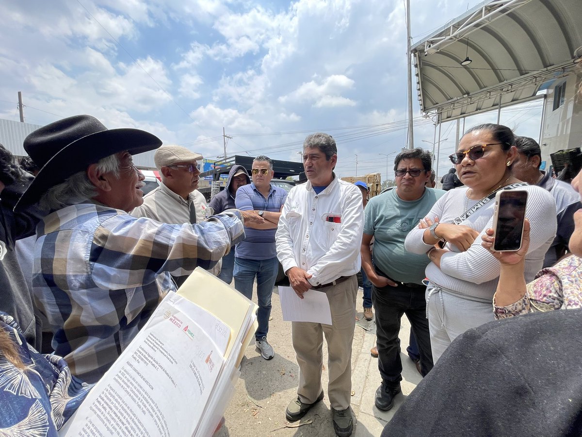 Durante un recorrido en <a href="/conca2dasecc/">Condóminos de la Segunda Sección Central de Abasto</a> , <a href="/Pemex/">Petróleos Mexicanos</a> confirmó que la infraestructura de las 26 bodegas construidas en esta área se encuentra fuera del derecho de vía de los ductos, con dictámenes técnicos válidos y vigentes, lo que garantiza seguridad para locatarios y visitantes.