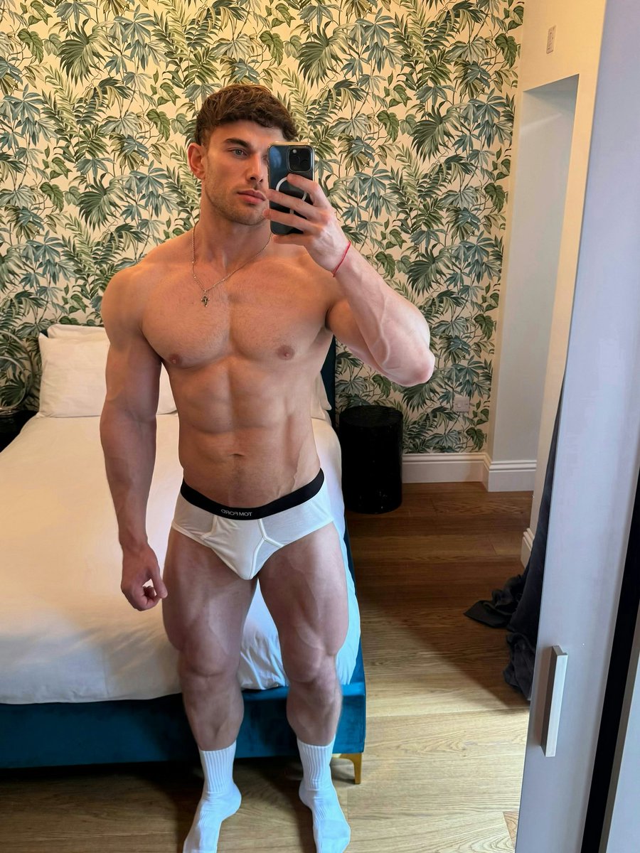 _Alexofff's tweet photo. Can u make me blush?😉 https://t.co/LqbRrF15XV