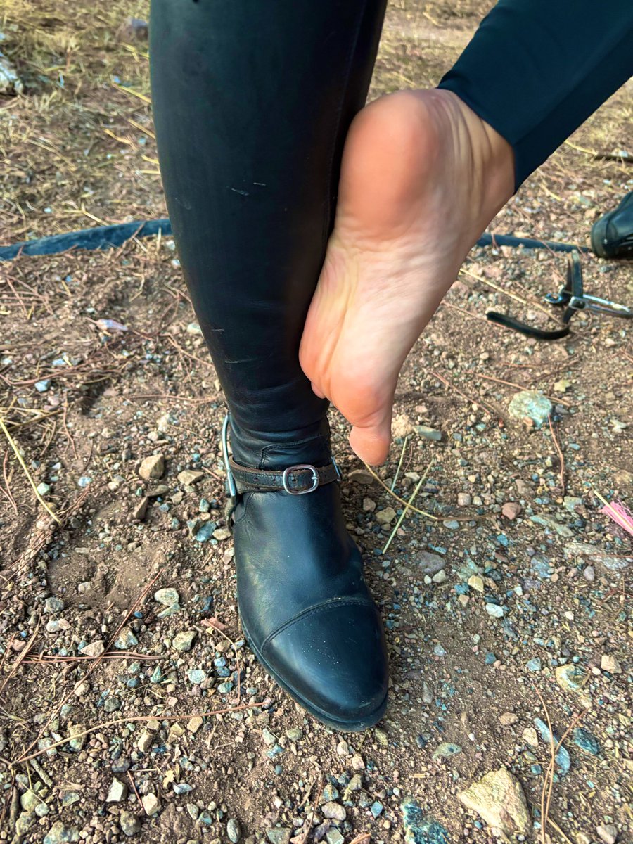 FrenchyRider75's tweet photo. 👢 Avec bottes ou sans bottes… which version makes you weak? 👣🔥
#feet #boots https://t.co/1CIv1tLRuN