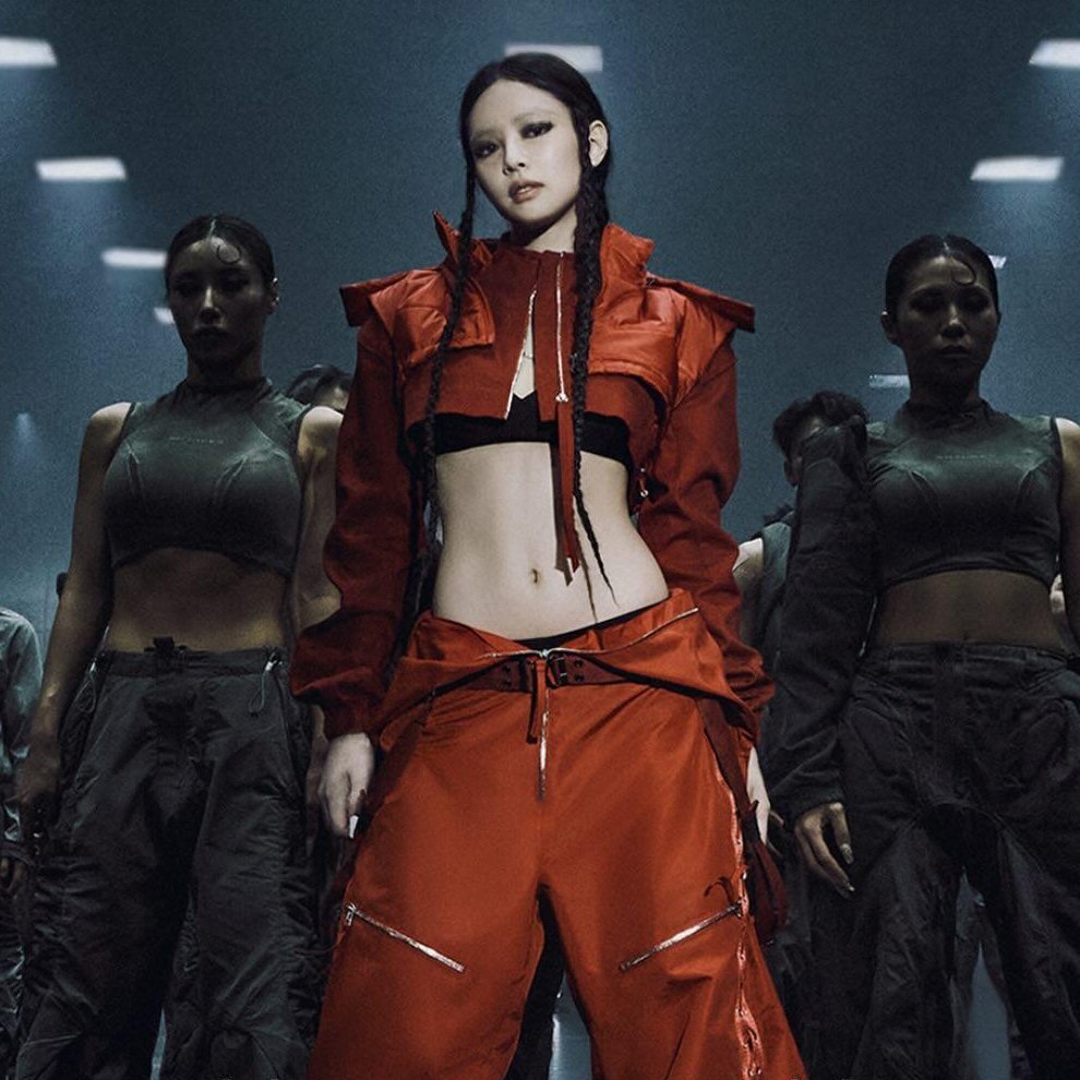 その他 Jennie Cooing BLACKPINK's Jennie slays in BOLD stage outfits for 'JUMP