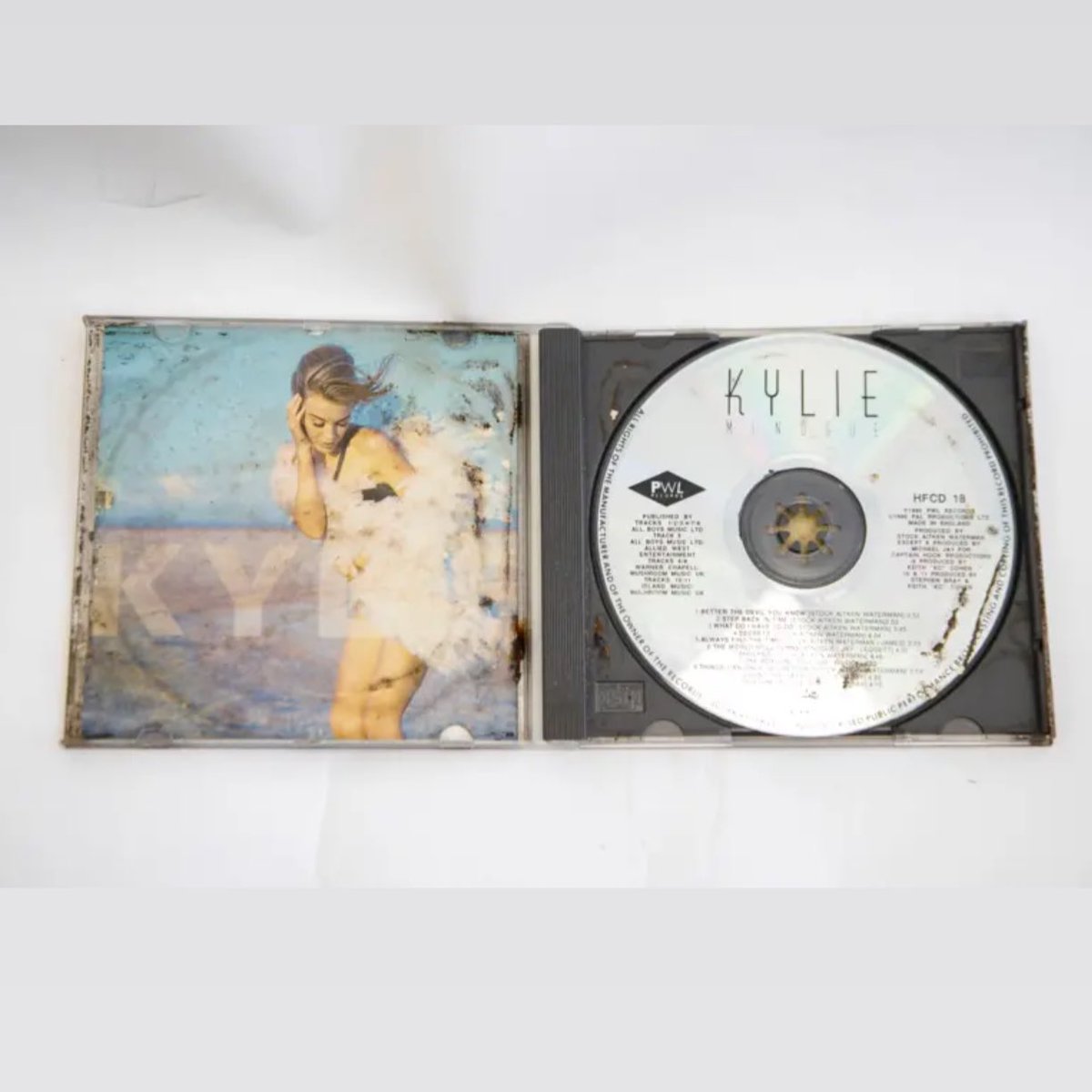 Kylie Central (@minoguecentral) on Twitter photo A time capsule buried by Princess Diana in 1991 has been opened, containing a CD of <a href="/kylieminogue/">Kylie Minogue</a>’s ‘Rhythm of Love’ album.
(via <a href="/BBCNews/">BBC News (UK)</a>) A time capsule buried by Princess Diana in 1991 has been opened, containing a CD of <a href="/kylieminogue/">Kylie Minogue</a>’s ‘Rhythm of Love’ album.
(via <a href="/BBCNews/">BBC News (UK)</a>)