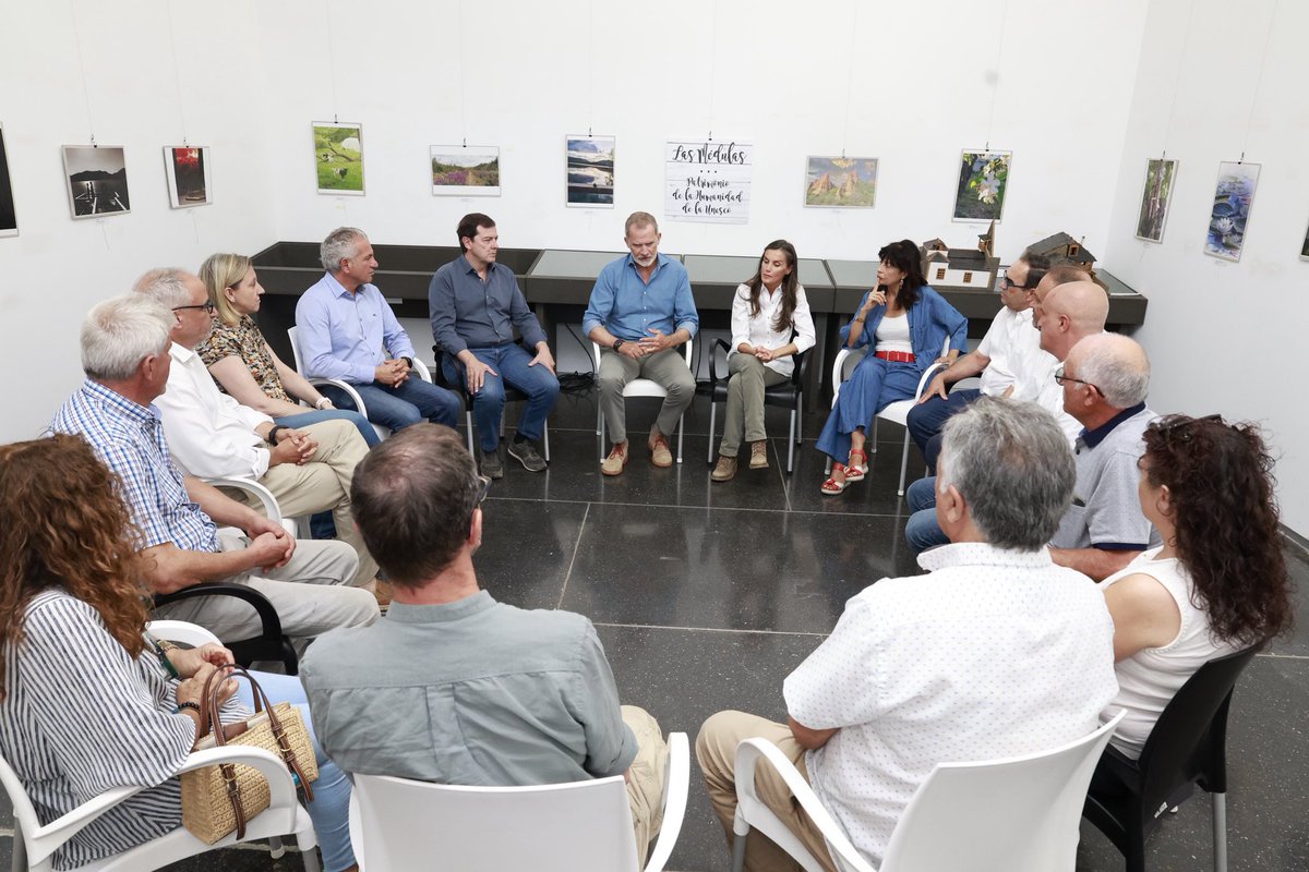 alferma1's tweet photo. Desde la @jcyl trabajamos desde el primer día en la extinción y la recuperación. Hemos puesto en marcha 45 medidas para apoyar ya a vecinos, municipios, empresas y parajes afectados. Nadie se quedará atrás. #CyL mostrará la fortaleza de su tierra y la grandeza de su gente. https://t.co/i2ZXNV1UQH