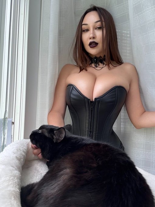 Watch Louisa Khovanski's leaked NSFW photo on TwXstars