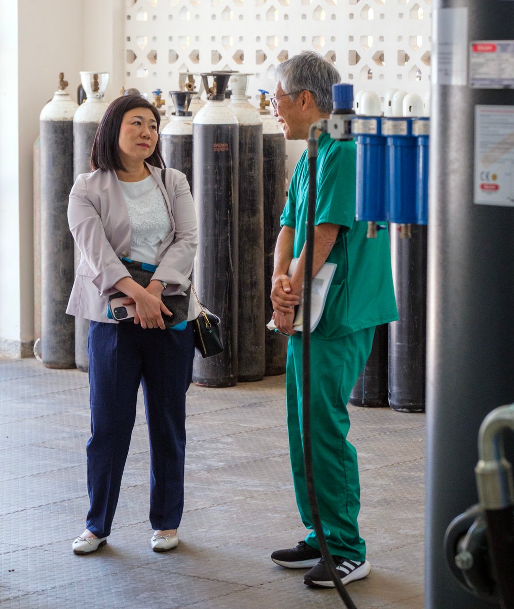 FGFJ_en's tweet image. The final stop of the #Zambia 🇿🇲 site visit on Aug. 13 was the National Heart Hospital. Opened in 2022, it is  Zambia&apos;s only hospital specializing in cardiovascular diseases,  equipped with an oxygen plant &amp;amp; emergency power supply facilities.  #medicaloxygen shortages emerged as…