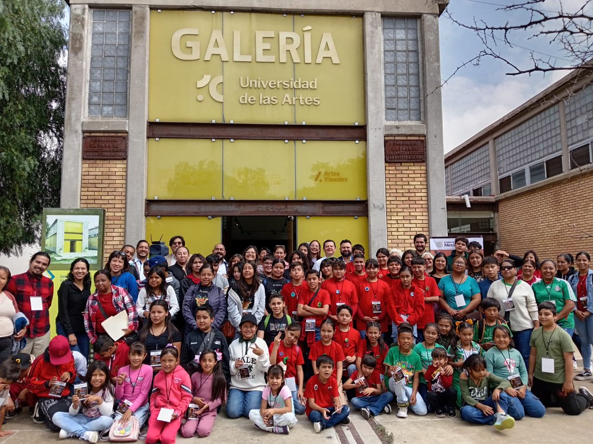 VinculaCultura's tweet photo. ¡La Fiesta de las Culturas Comunitarias llegó a la @UArtes_Ags en #Aguascalientes!

Niñas, niños y jóvenes de los #SemillerosCreativos compartieron una muestra del talento que florece en sus comunidades, a través de las Bio-Grafías comunitarias.
#CulturaComunitaria #TengoUnSueño https://t.co/52nAWzcaTG