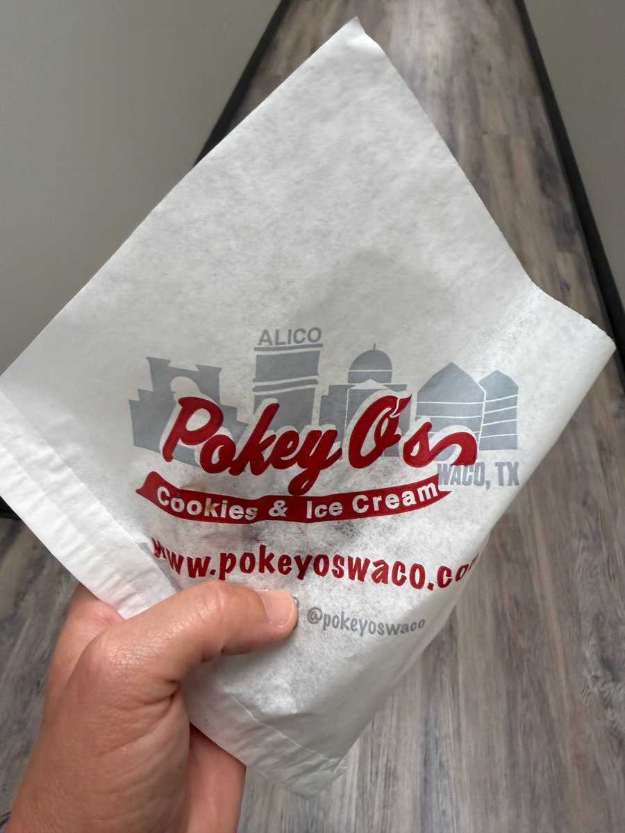 Divprodev's tweet image. Thanks, Pokey O's Cookies and Ice Cream, for stopping by and treating us to ice cream sandwiches!  😋