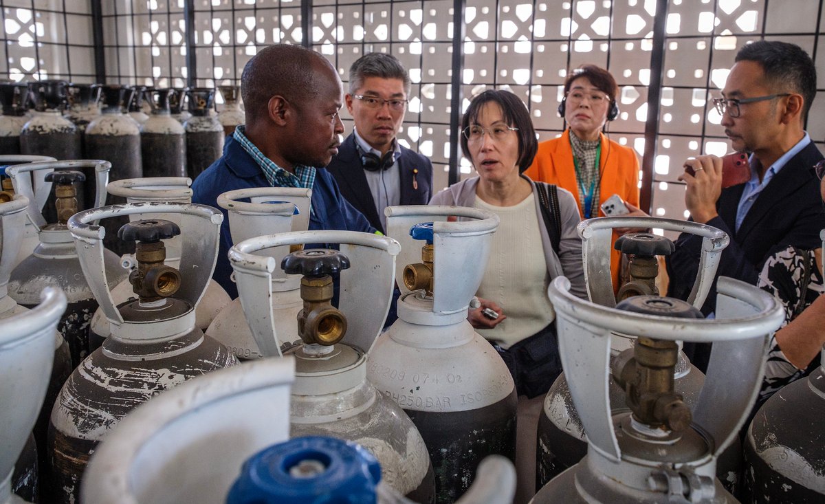 FGFJ_en's tweet image. The final stop of the #Zambia 🇿🇲 site visit on Aug. 13 was the National Heart Hospital. Opened in 2022, it is  Zambia&apos;s only hospital specializing in cardiovascular diseases,  equipped with an oxygen plant &amp;amp; emergency power supply facilities.  #medicaloxygen shortages emerged as…