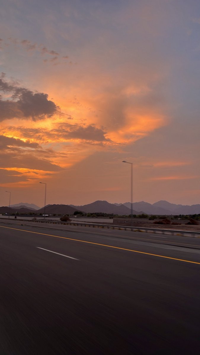 لا تعودني دفئ شمسك 
دام في النيه غروب 🌅😢