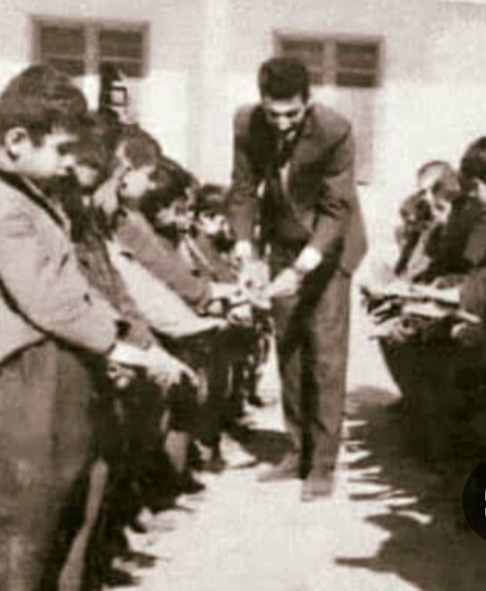 تتوقعون  شنو يسوي  المدرس 🤔😊👋؟؟!