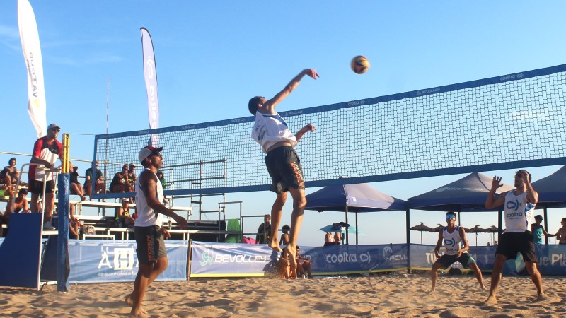 🏐🏖️El Gran Slam Bevolley es disputa a la Paella de #Torredembarra
👉La competició es farà dissabte durant tot el dia
➡️ona-latorre.cat/news/el-gran-s…