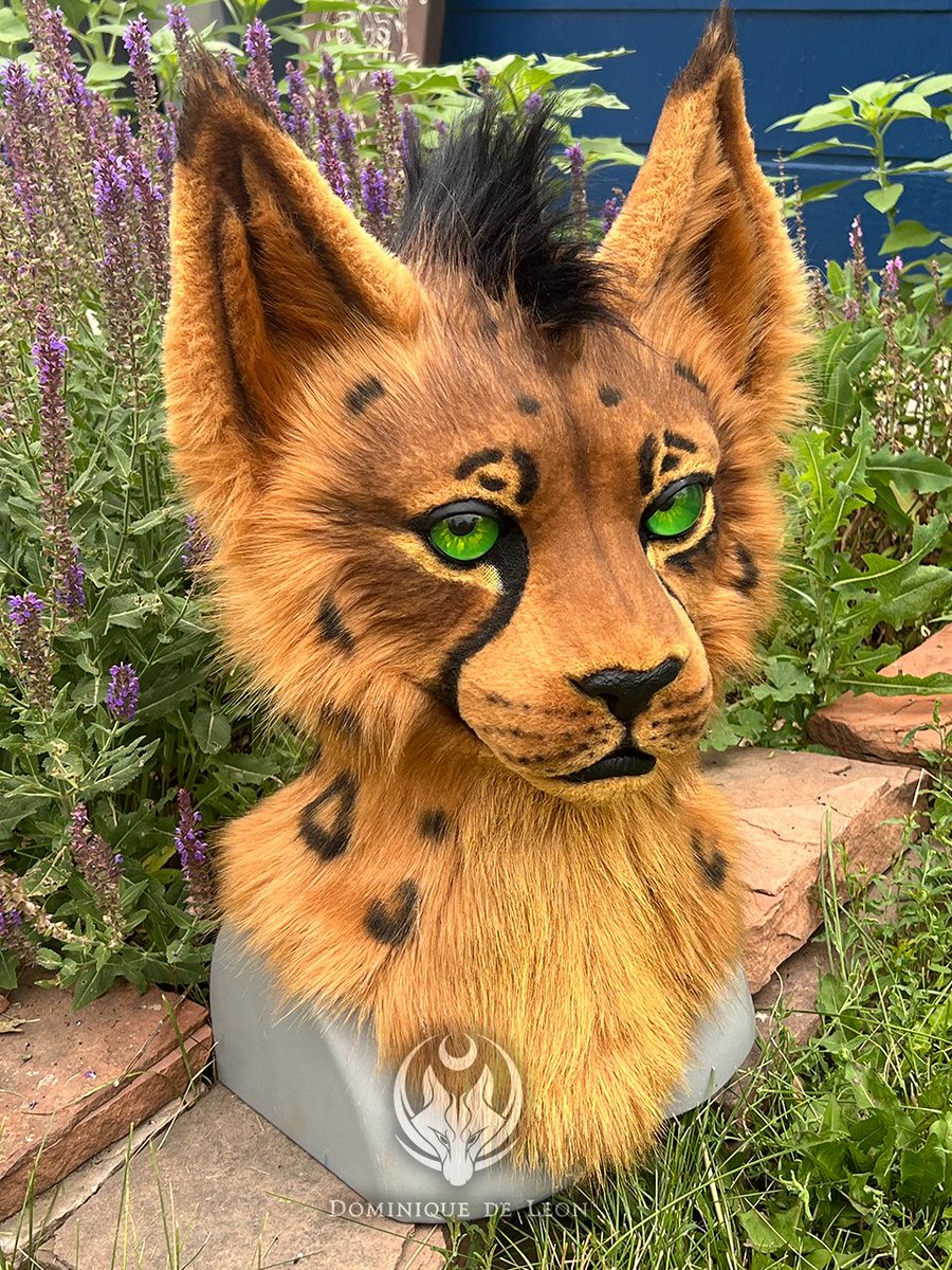 Completed mask commissions for <a href="/Sami_Kamishii/">Kamishii</a>  Made using the cheetah base from <a href="/CrystumesBlanks/">Ｃ𝕣𝕪𝕤𝕥𝕦𝕞𝕖𝕤 Blanks</a>. Features a hinged jaw and hand-painted eyes.

Commissions and quotes are closed.  

Find all available premade suits on my website  deleonfursuits.com/shop