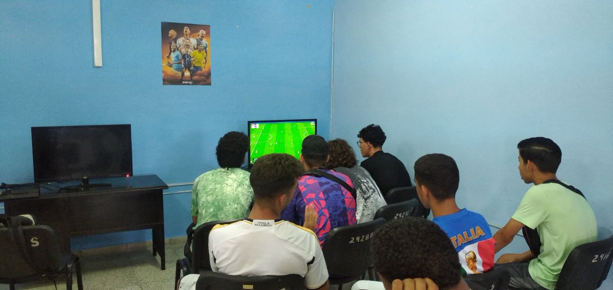 JClubVillaClara's tweet photo. 🤩Esto es tremendo! Estamos en el 1er Festival Deportivo Electrónico en el Palacio Provincial de Computación en Villa Clara. Varios torneos se están celebrando en el local. Habrá premiaciones al final del evento. Visitanos. #JovenClubXCuba https://t.co/Lmfd4GO1gX