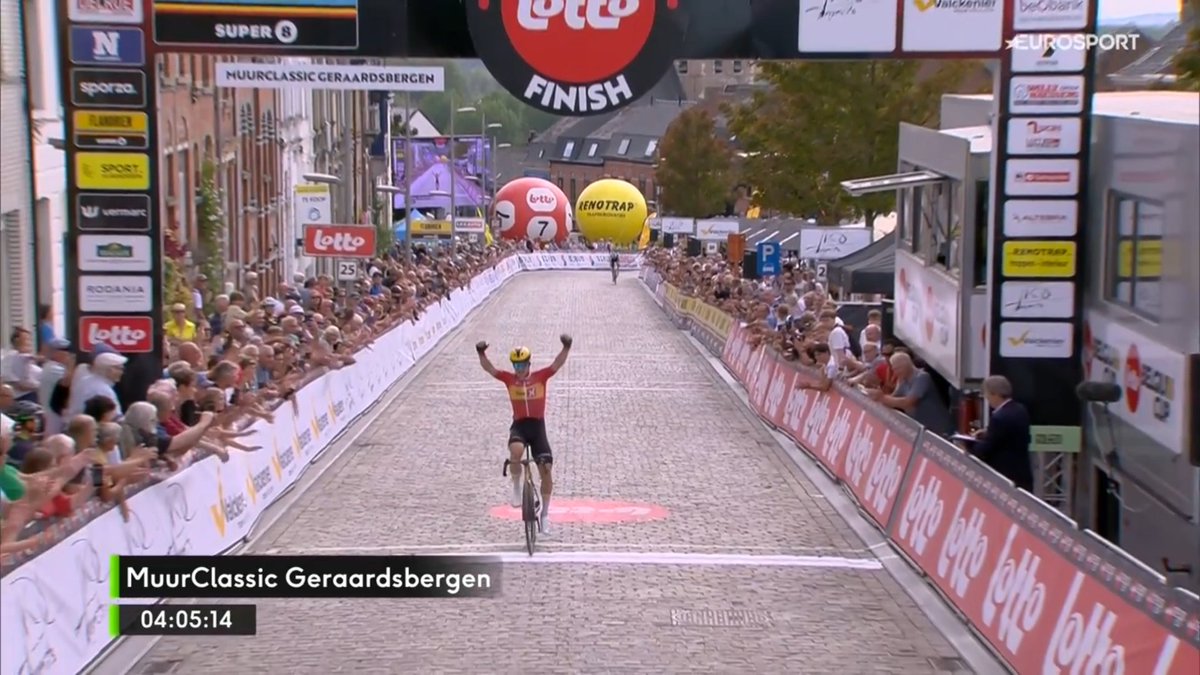 LeGruppetto's tweet photo. Jonas Abrahamsen (Uno-X) remporte en solitaire la Classique du Mur de Grammont ! Le Norvégien (29 ans) a lâché Mark Donovan (Q36.5) à 5km, pour signer son 3e succès en 2025. Le Britannique conserve la 2e place. Le Belge Jenno Berkmoes (Lotto) est 3e. #MuurClassic https://t.co/tr5AZwzJND
