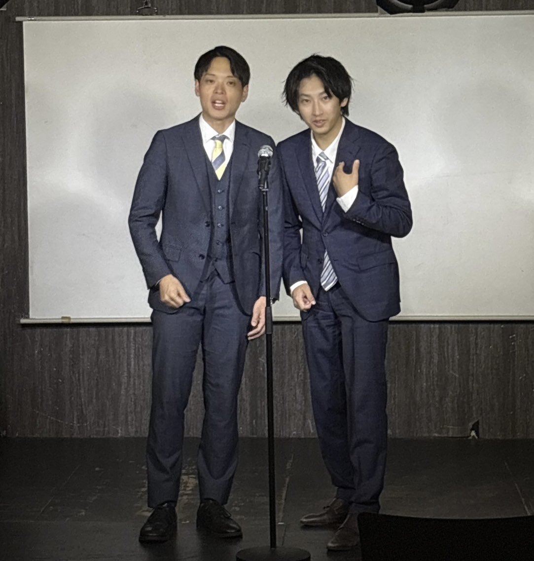 walive_battle's tweet image. 【8/27 ワライブvol.226 結果発表】
1位🥇あやかしや
2位🥈新宿リリー
3位🥉倉本くらんち
8月のワライブ月間チャンピオンは、オカネモ です👑
おめでとうございます🎉
次回のワライブは、9/1(月)なかの芸能小劇場 になります。
ぜひお越しください!✨
#ワライブ #ワライブ結果
