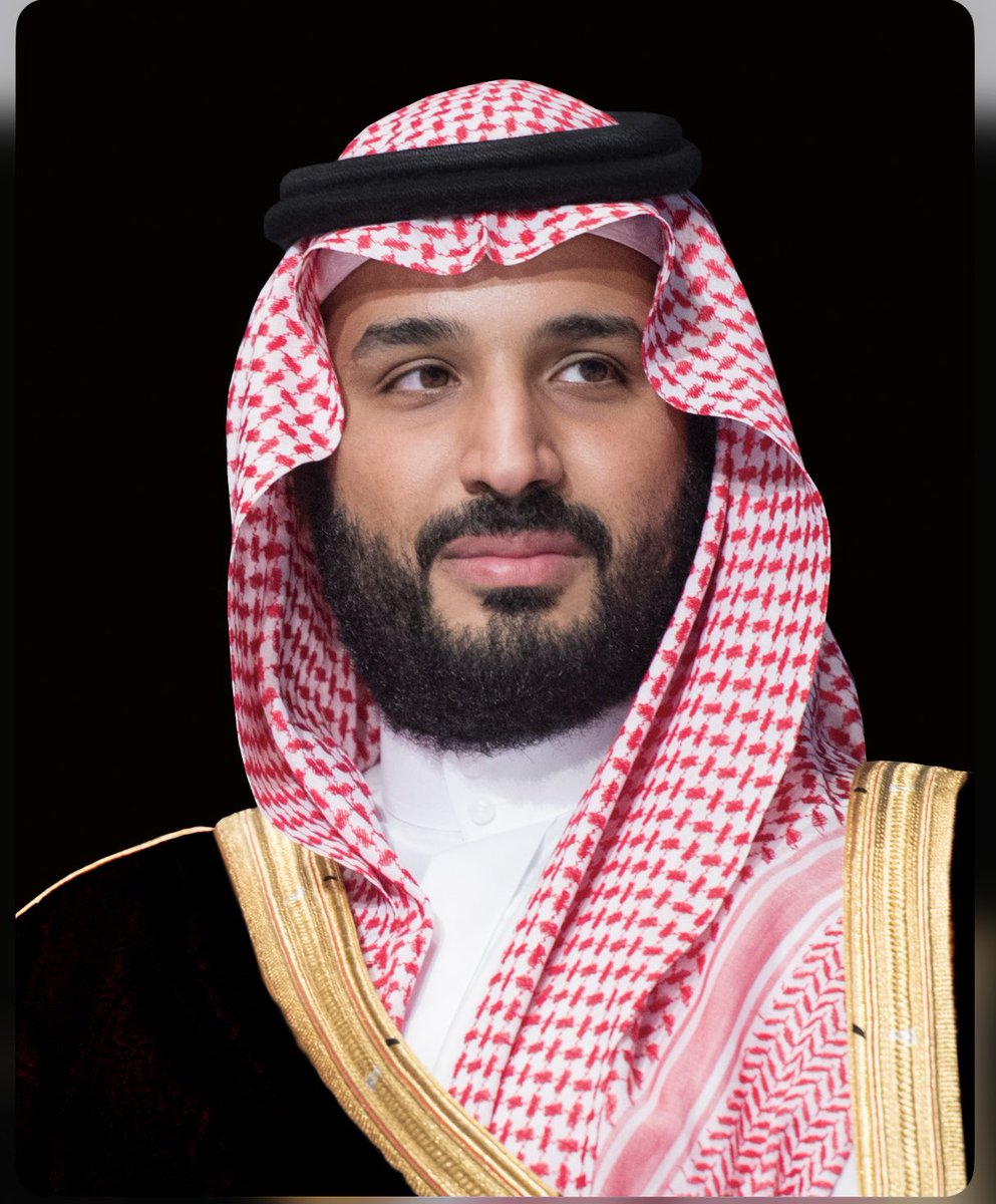 تـغـيّرت  كل المعالم  سواك انت
ماغـيّرت  سود  اللـيالي  سجاياك
شانت مرابـيـع  الصحاري ولاشنت
ياسيدي  ماغـيّـر  الوقت  مـبـداك
الياخـتـفت بعض الصعاليك بـينت
تـمشي يـنـابـيـع الرجوله بممشاك
يامحمد الخيرات والمجد لاهـنت
ولاهان ابوك اللي على الطيب رباك
( مســاعد العياده )