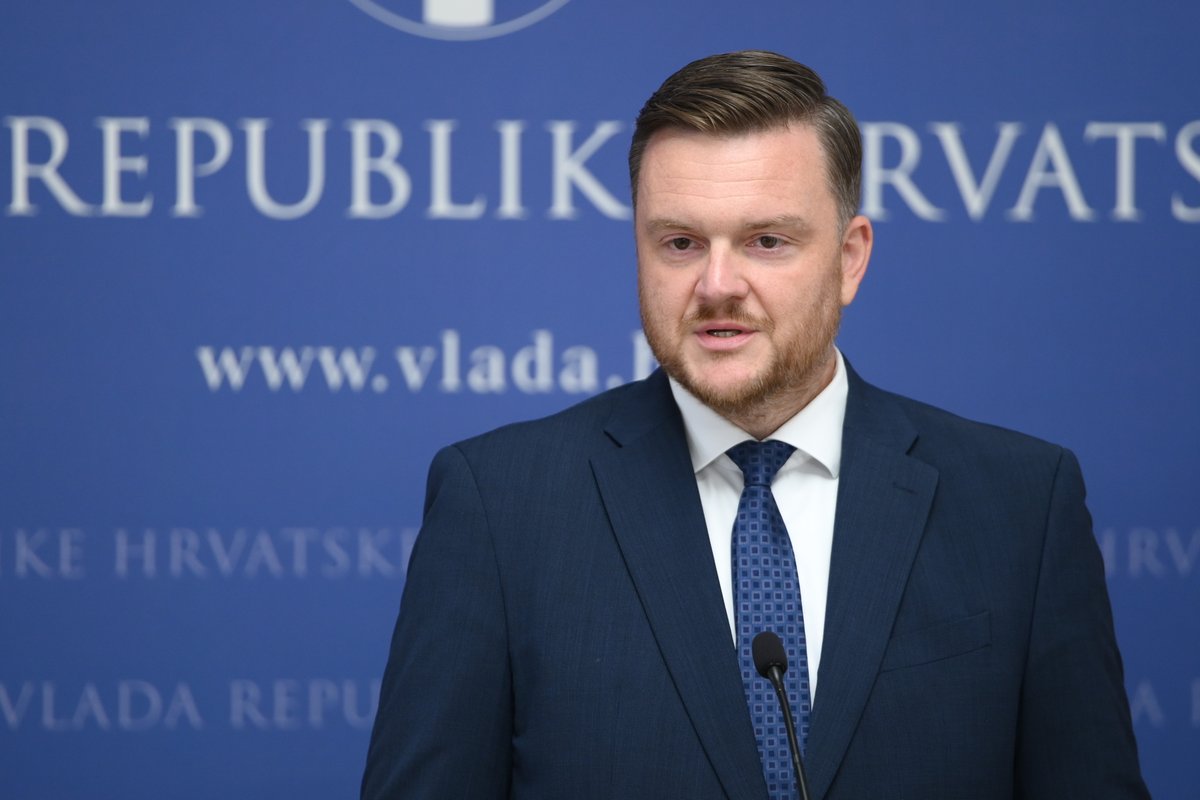 Vlada Republike Hrvatske (@vladarh) on Twitter photo Ministar <a href="/mfin_RH/">Ministarstvo financija Republike Hrvatske</a> <a href="/Marko_Primorac_/">Marko Primorac</a>: Realan rast 🇭🇷#BDP u 2. kvartalu ove godine iznosi 3,4% u odnosu na isto razdoblje 2024. Ovom su rastu prije svega pridonijele potrošnja kućanstava i bruto investicije u fiksni kapital. Ministar <a href="/mfin_RH/">Ministarstvo financija Republike Hrvatske</a> <a href="/Marko_Primorac_/">Marko Primorac</a>: Realan rast 🇭🇷#BDP u 2. kvartalu ove godine iznosi 3,4% u odnosu na isto razdoblje 2024. Ovom su rastu prije svega pridonijele potrošnja kućanstava i bruto investicije u fiksni kapital.
