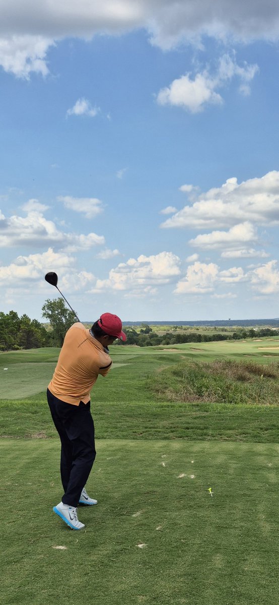 순간 포착
날아가는 공이 찍혔네요