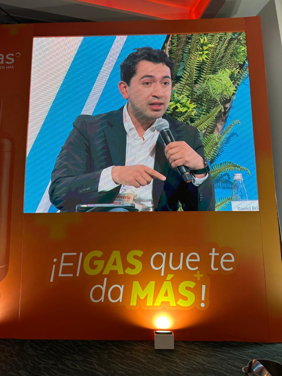 #CongresoGLPGasnova "Malas decisiones en la política energética del gobierno. Debemos pensar en nuestro futuro energético: no es llenando el país de paneles solares, sino haciendo las inversiones correctas", afirmó el Concejal <a href="/Danielbricen/">Daniel F. Briceño</a>