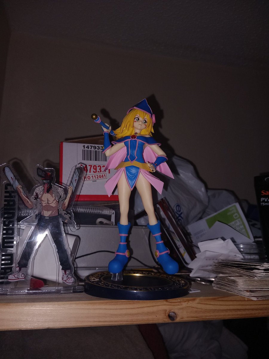 rottenscorez's tweet photo. yes denji ur apart of the girls (why is he actually tiny) https://t.co/IeenOLRr8t
