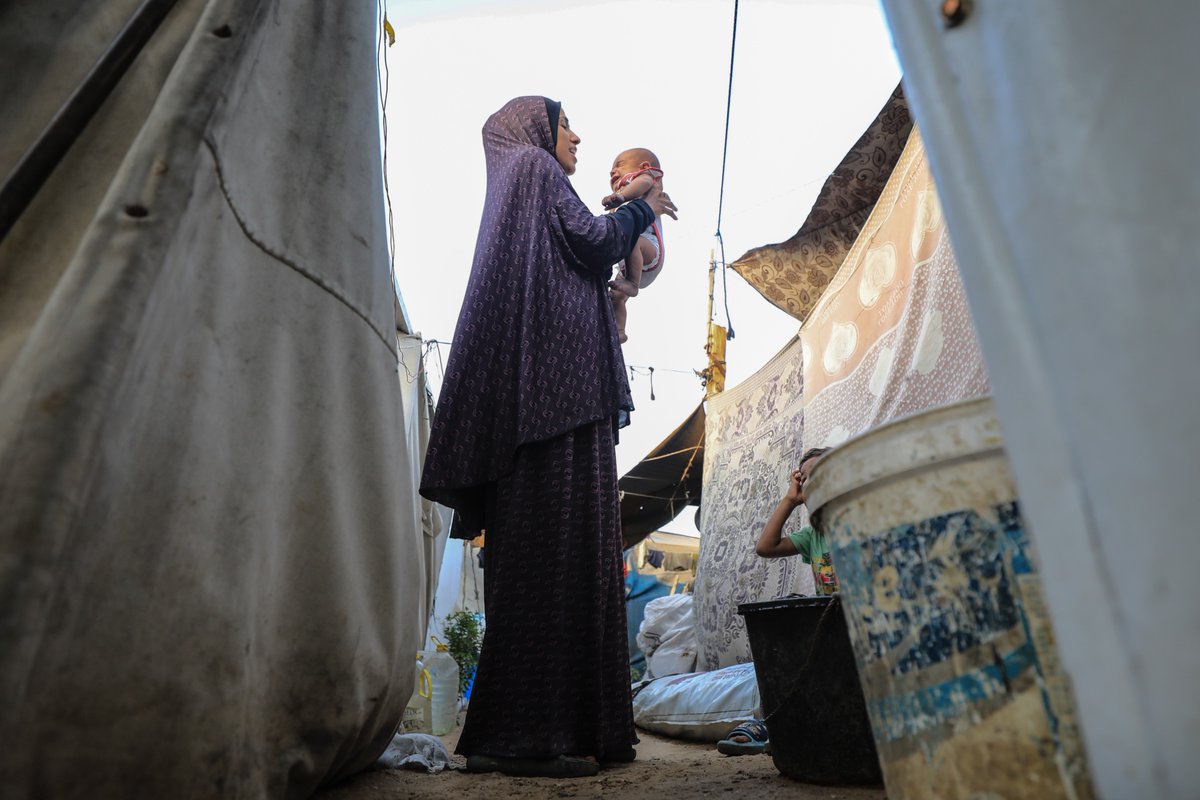 UNFPA's tweet photo. “Sometimes I give my share of food to my children.”

Inas, a mother of three, is among more than 500,000 people in #Gaza facing starvation.

See why @UNFPA—the @UN sexual and reproductive health agency—is calling for aid to be let in NOW: https://t.co/zS4FuDk4Cu 

#CeasefireNow https://t.co/7JdUNXTJp7