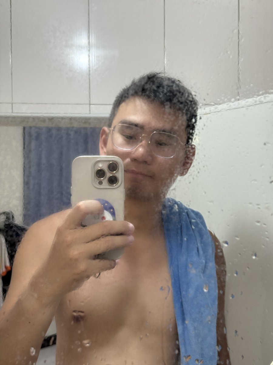 難得洗完澡拍兩張👀
給自己一點信心，運動的成就感😭