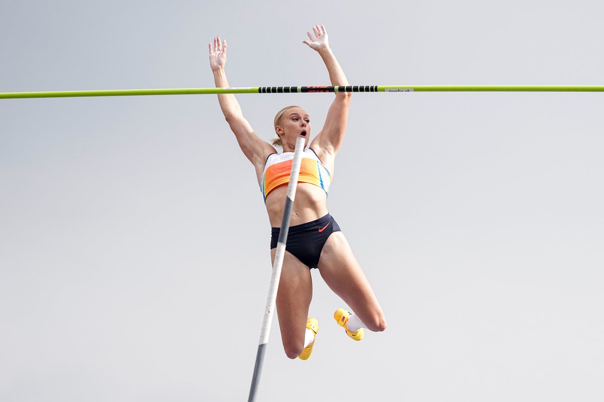 Diamond_League's tweet photo. A second Diamond Trophy for @ktnago13!

Two years on from her first #DiamondLeague title, Katie Moon reclaims the throne with 4.82m at #ZurichDL🇨🇭 

#DLFinal💎
📷 @chiaramontesan2 https://t.co/HPPv1dJrN5