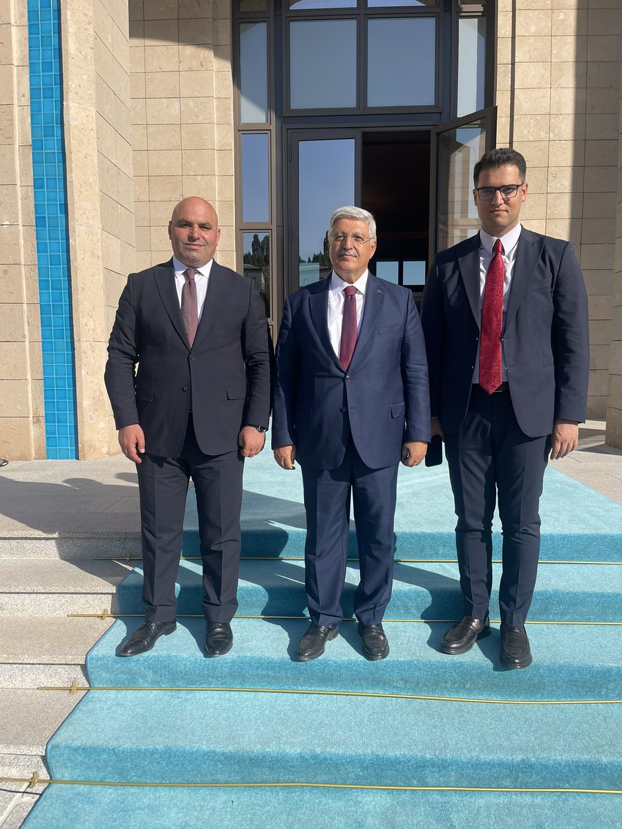 Birlikte yola çıkmak için gereken üç şey;🇹🇷

Yürek,Güven,Sadâkat…”