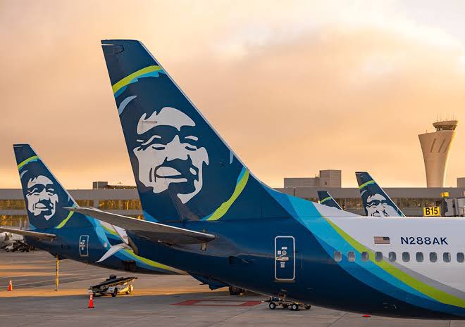 737-700 垂直尾翼にエスキモーおじさん アラスカ航空 ノーマル アラスカ航空の尾翼の顔は誰？秘められた謎に迫る！ | やすみん