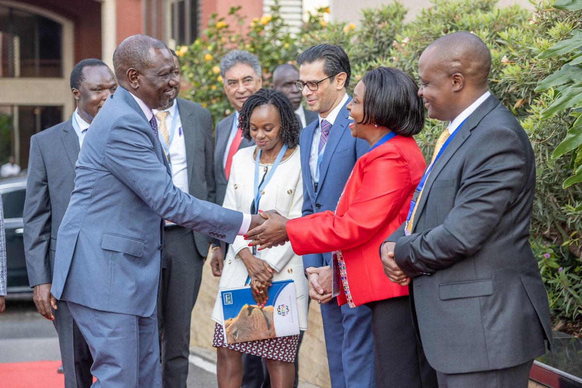🚨 Kenya’s gov’t + private sector strike a new pact!
From VAT refunds to air freight costs, issues raised at Ruto’s roundtable may shape the future of business.
Details here 👇
floriculture.co.ke/new-course-for…

#Kenya #Economy #BusinessGrowth