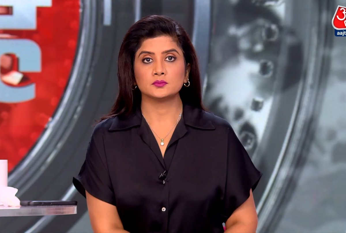 TARUNMI24's tweet photo. #wednesday
On Wednesdays, we wear black🖤🖤🖤
#smiles #blackoutfit #anchorshoot #aajtak #9BajGaye #EkAurEkGyarah #lunchbreak #KhabreinAsardar #Khabardar #Shankhnaad #Vishesh #cutelooks😘 #lookoftheday #sweetsmile @nehabatham03 Didi ji😊🧿😊#prfect https://t.co/kDHk1bO7Lg