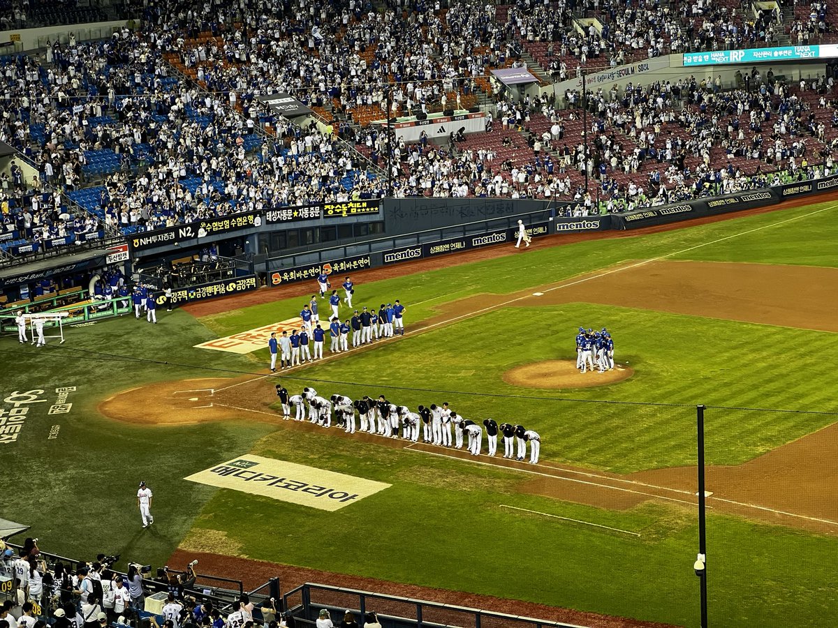 이런 경기력에도 인사까지 보고 나온
10번타자들이 있다는 사실을 잊지마라